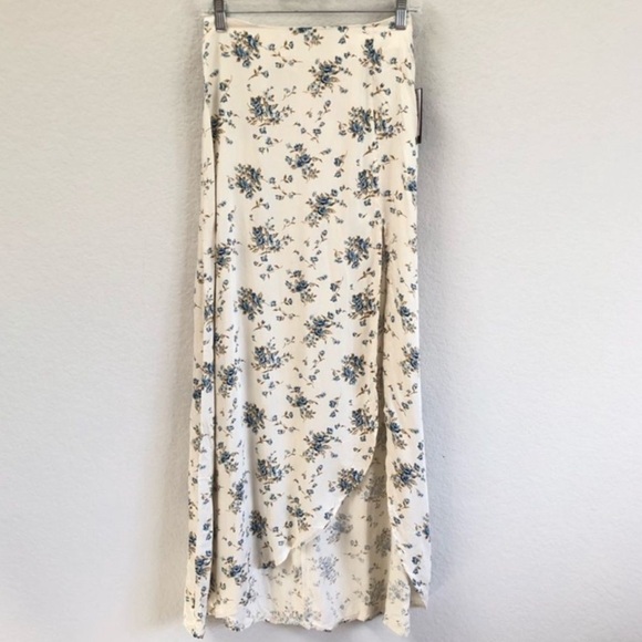 Volcom size Medium women’s floral maxi skirt with leg slit - Picture 2 of 9
